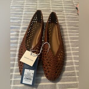 NWT Universal Threads Gia Flats